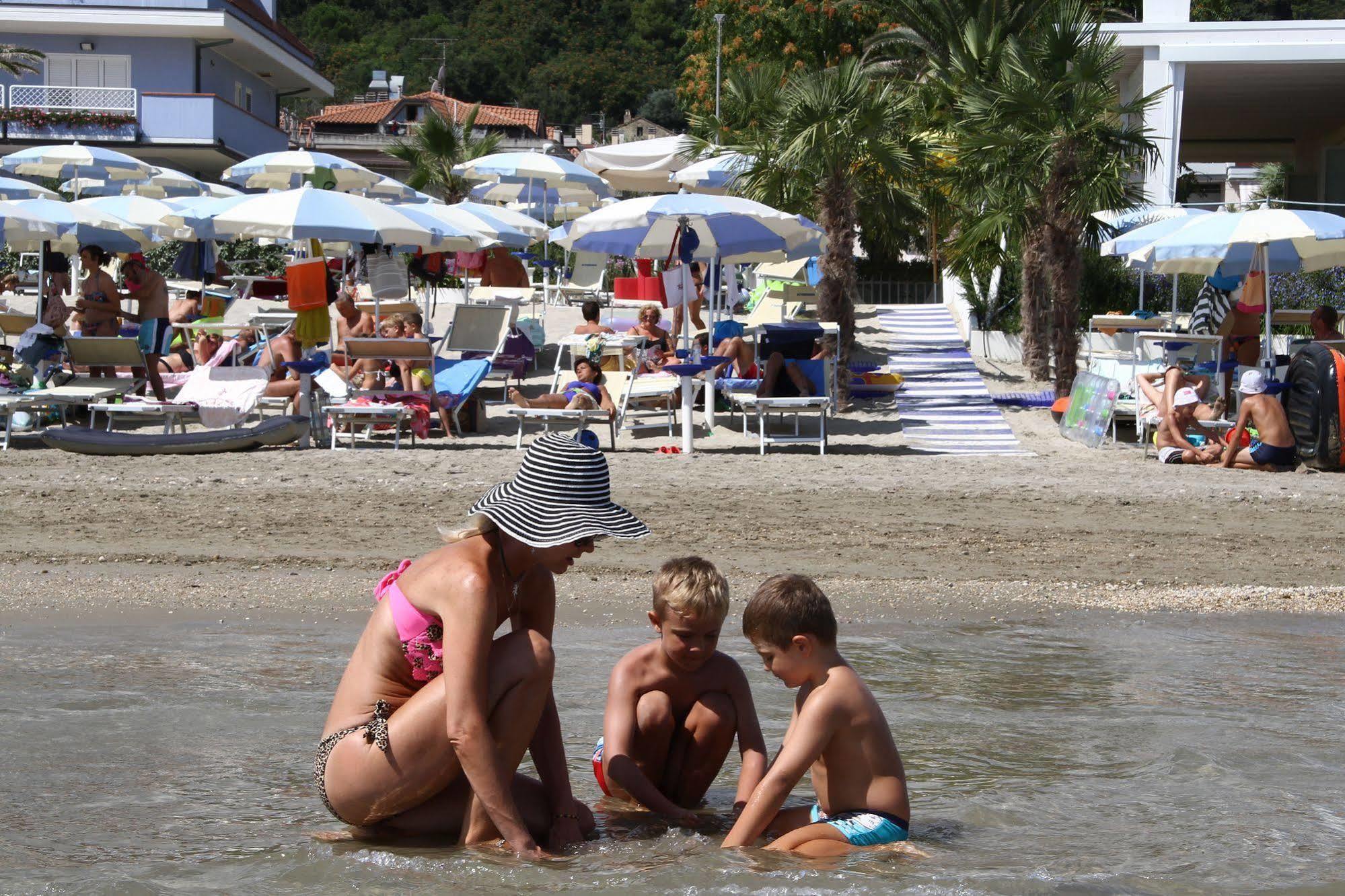 Residence I Delfini Cupra Marittima Dış mekan fotoğraf